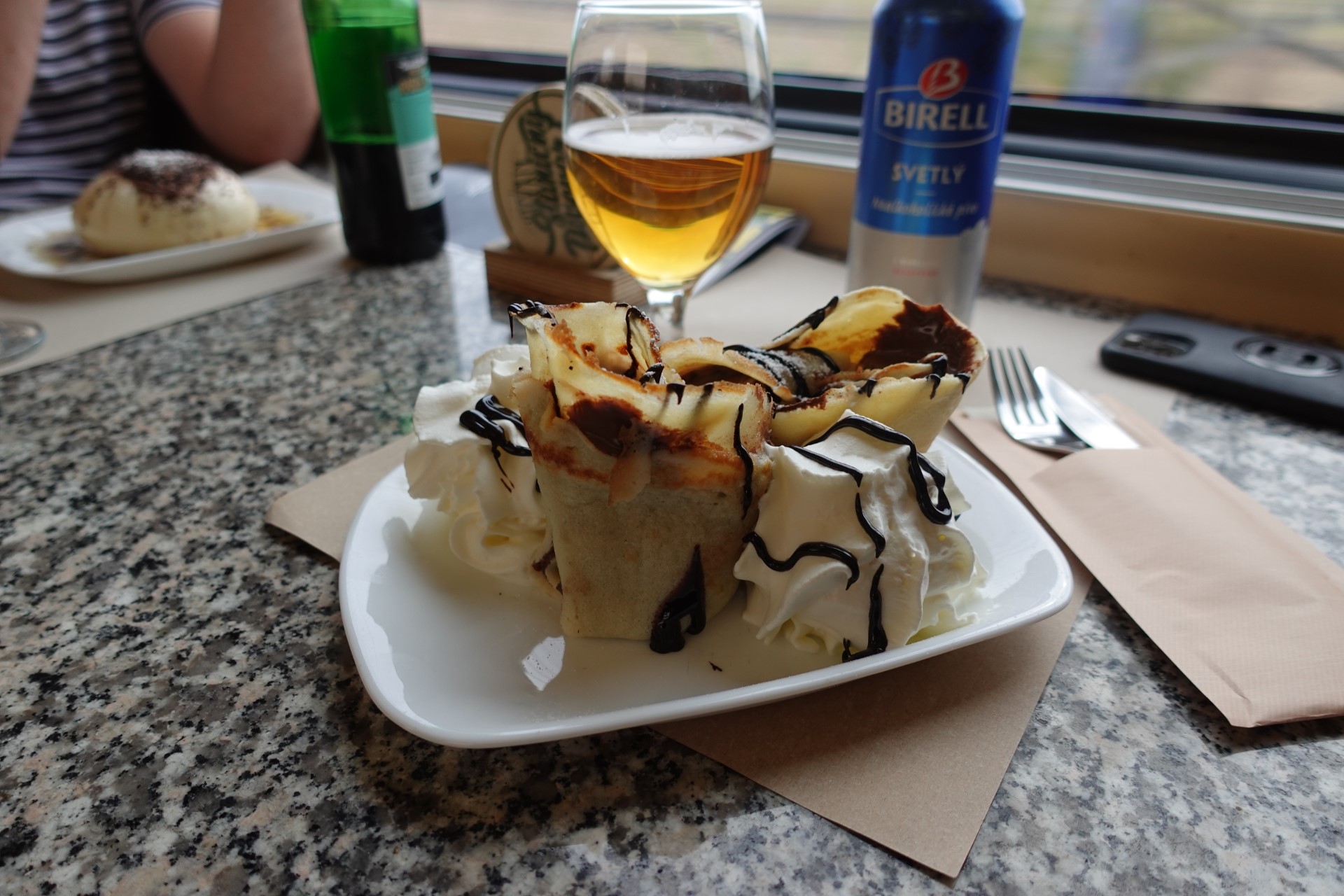 A dining car dessert 
