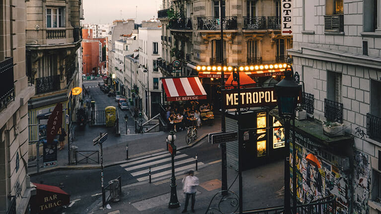 Uma rua em uma cidade francesa