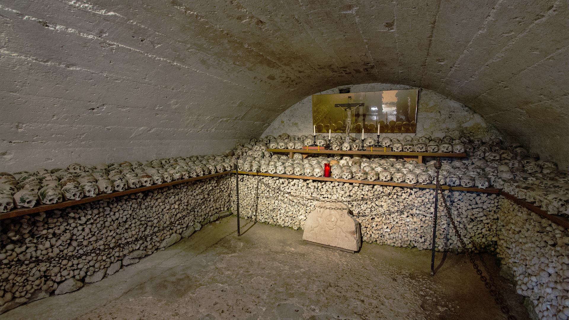 austria-hallstaat-beinhaus-bone-museum