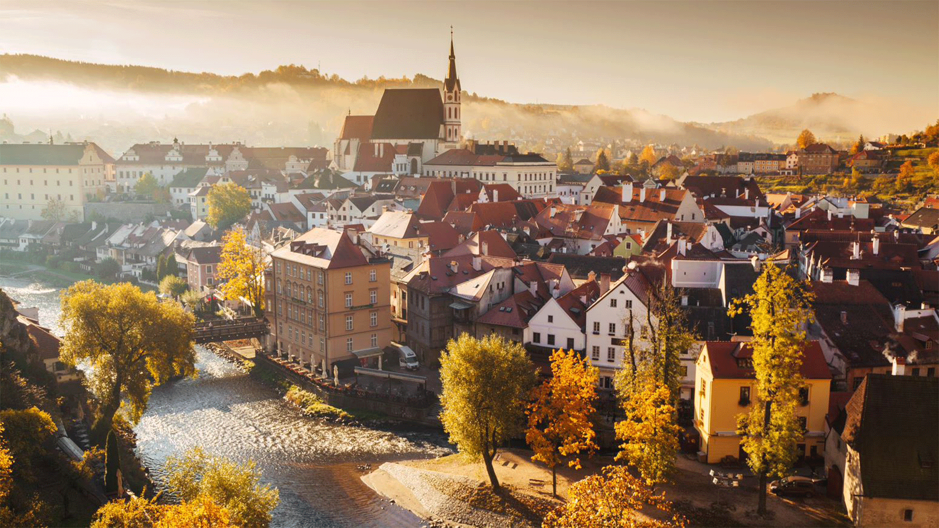 czech-republic-cesky-krumlov-autumn-fall-skyline-mist