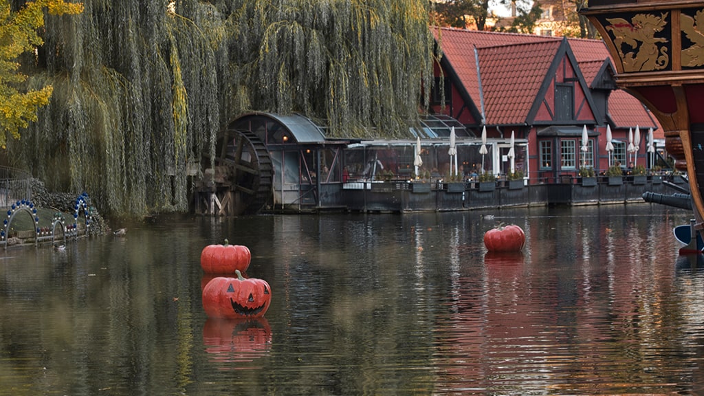 denmark-copenhagen-tivoli-gardens-halloween