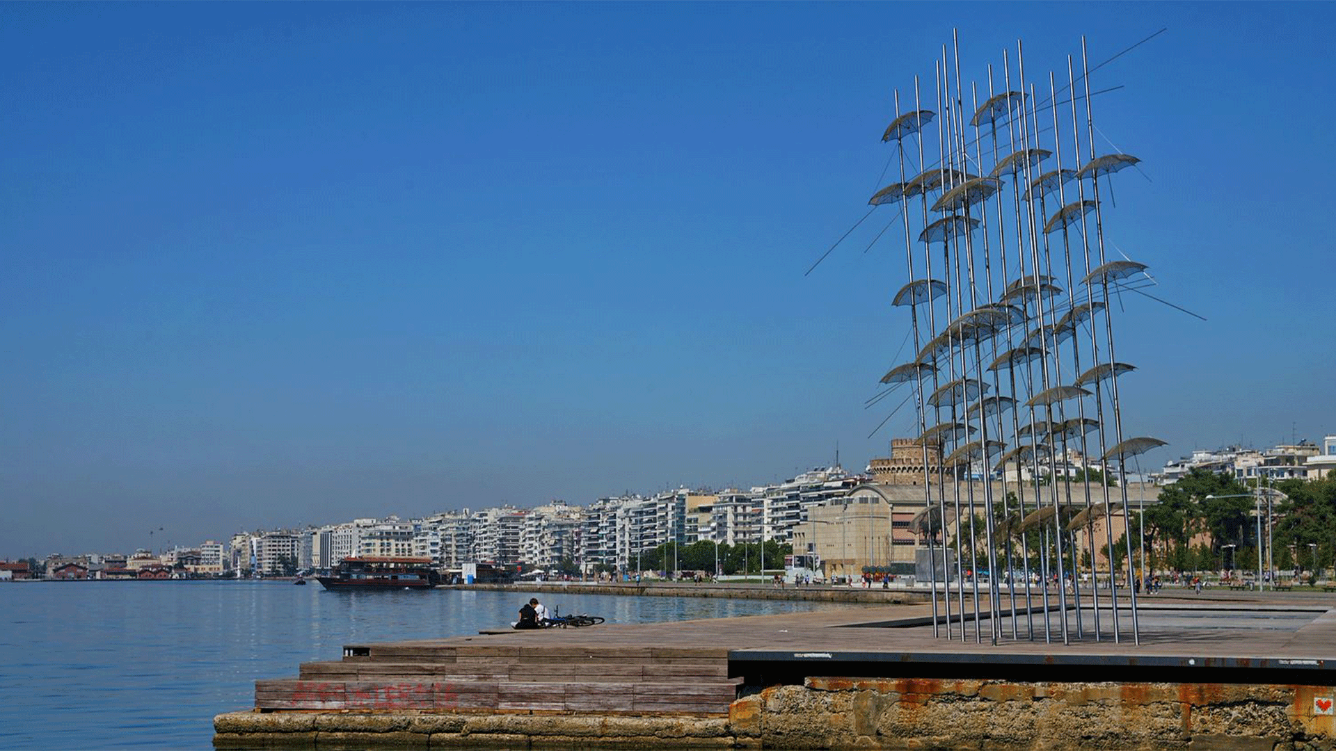Seafront promenade by Pixabay