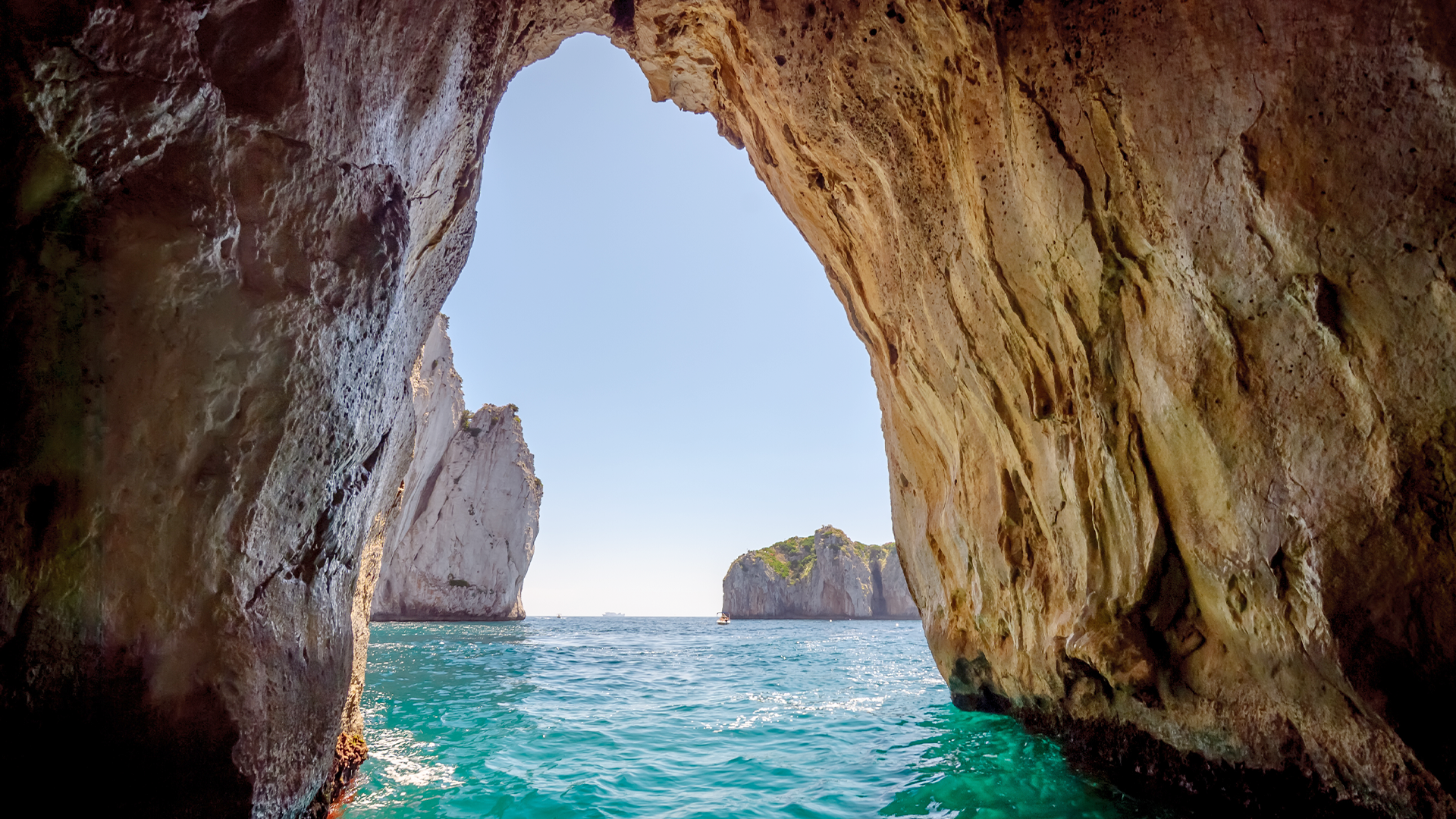 italy-capri-blue-grotto