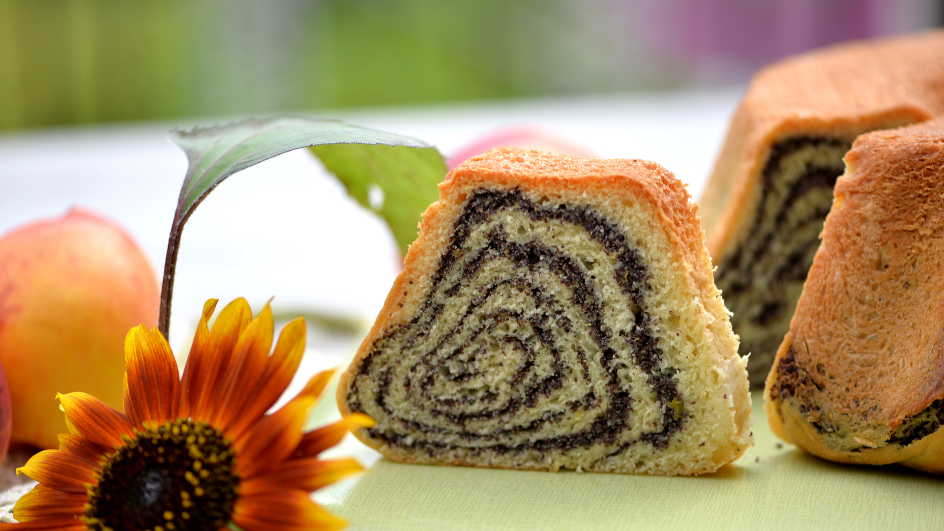 slovenia-potica-nut-roll-pastry-flower