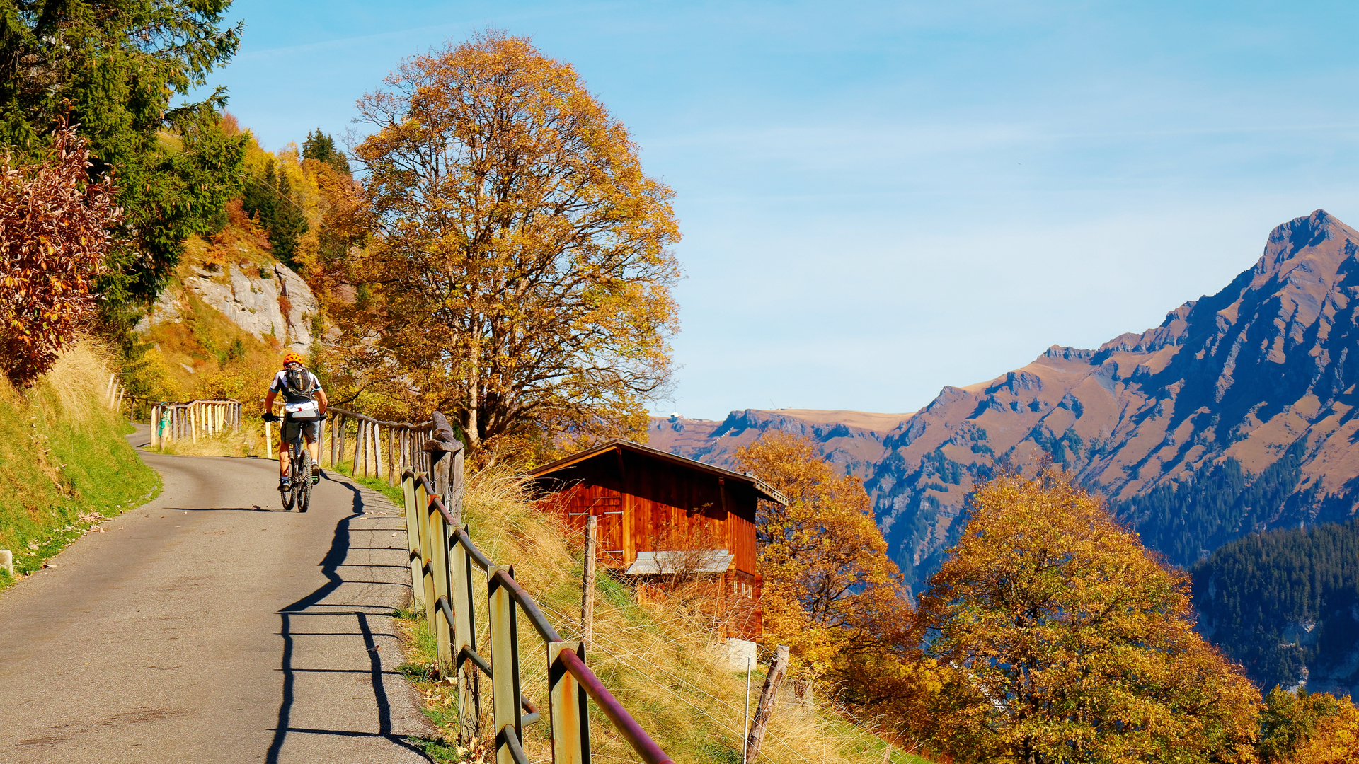 switzerland-lauterbrunnen-cycling-landscape