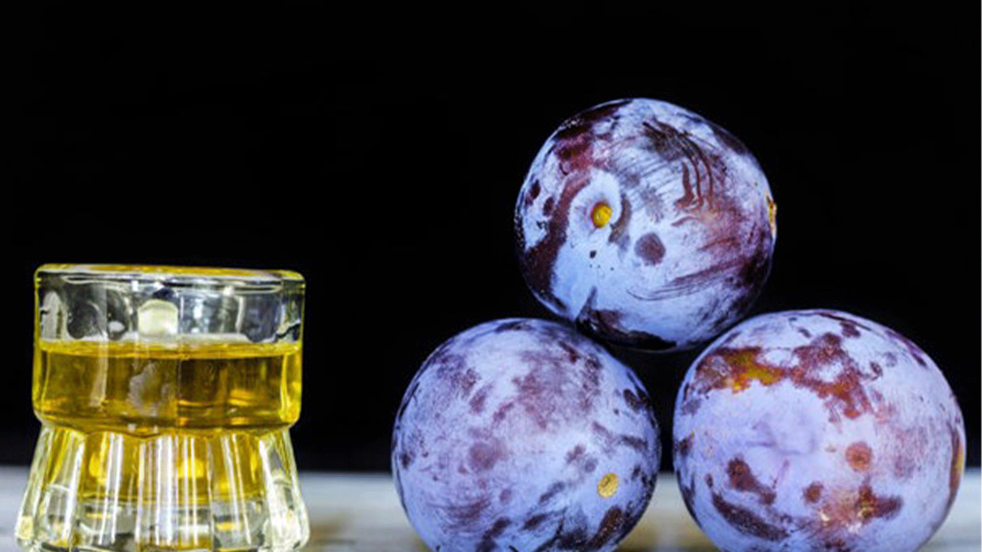 tunica-glass-grapes