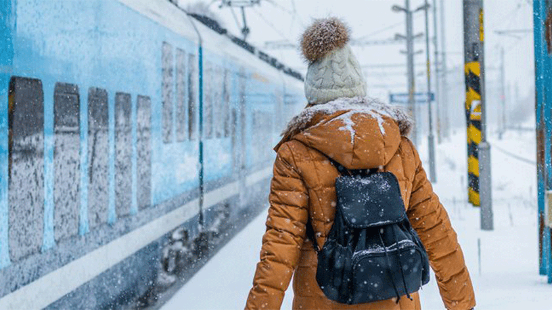walking-to-train-in-the-snow