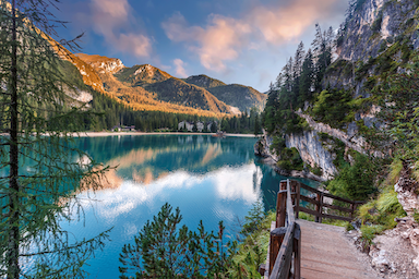 italy-dolomites-hiking-train-lake-braies