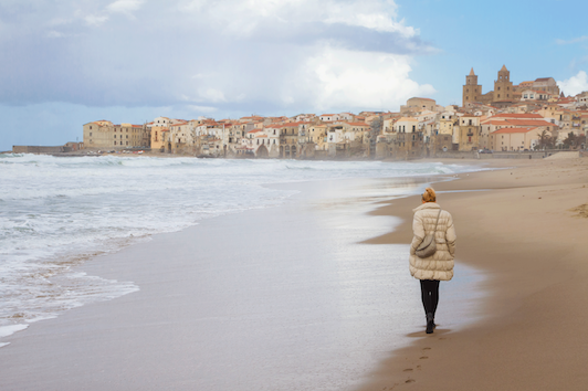 italy-sicily-empty-beach-in-winter