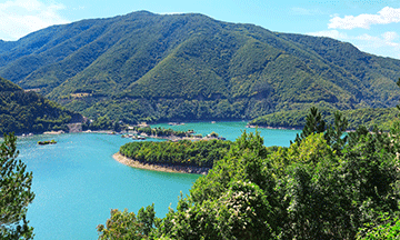 bulgaria-blue-lake-mountains