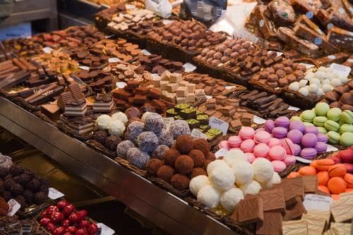 Vacaciones de Semana Santa en Francia | Dulces de chocolate en un escaparate