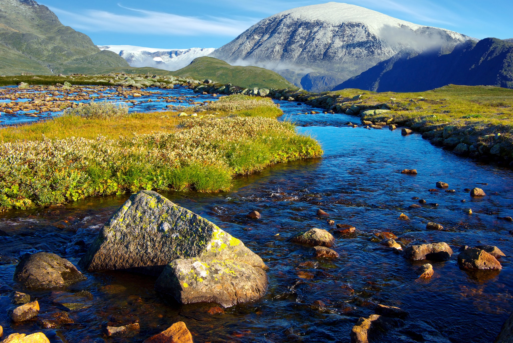gjende_lake_jotunheimen_national_park_norway