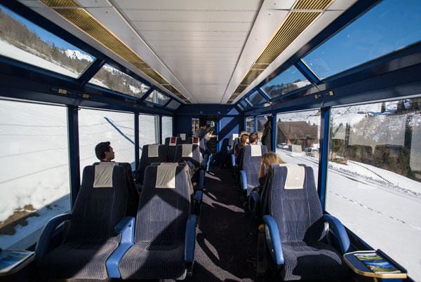 Pour les meilleures vues, ne manquez pas de réserver des sièges dans le train à vue panoramique.