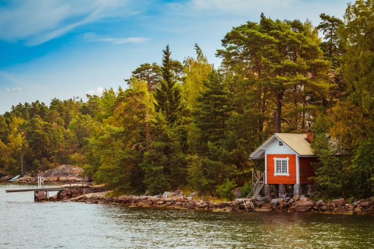 Relax in stile finlandese: sauna nascosta nella foresta