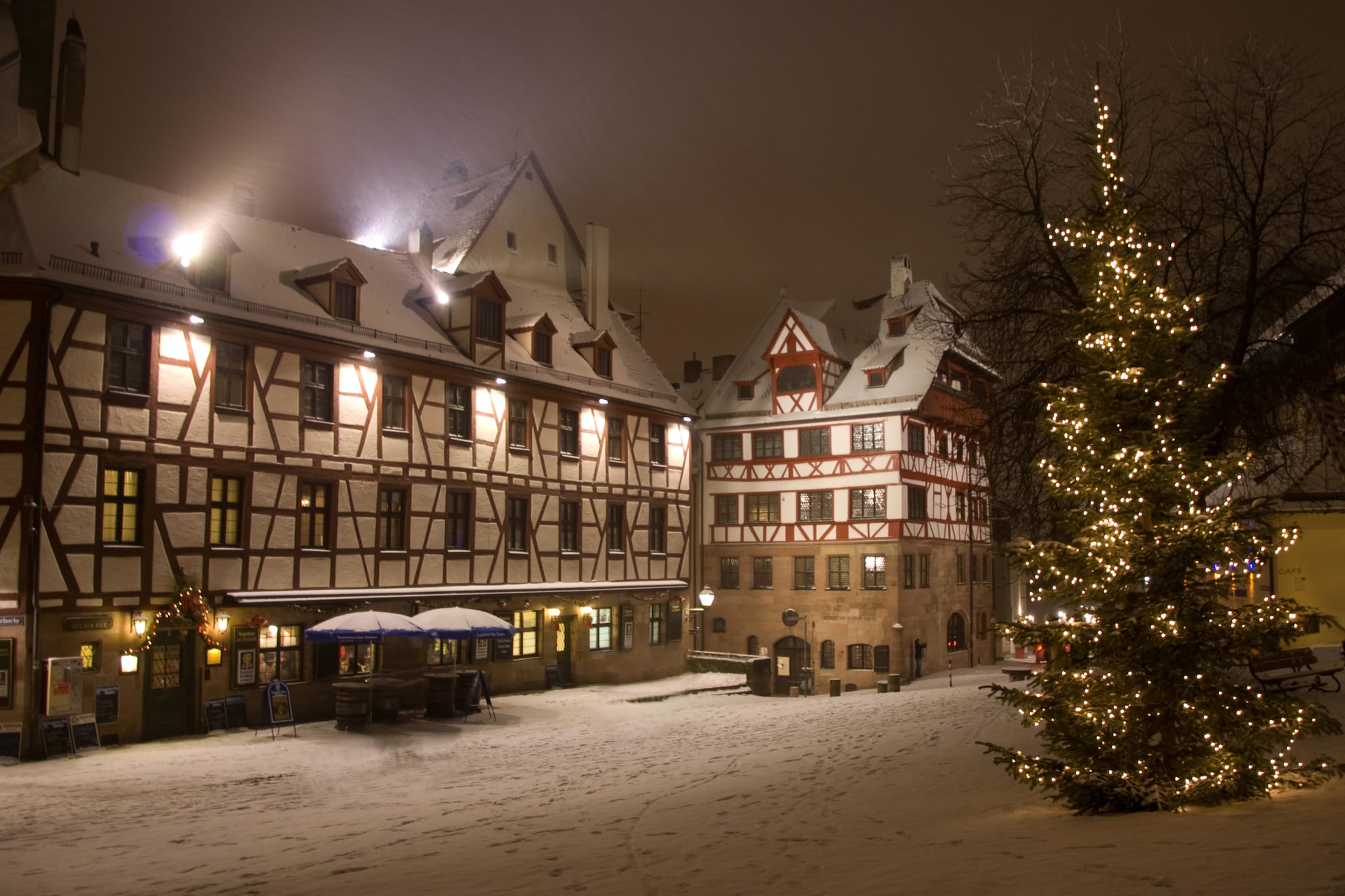 Sapin de Noël près de la maison d'Albrecht Dürer