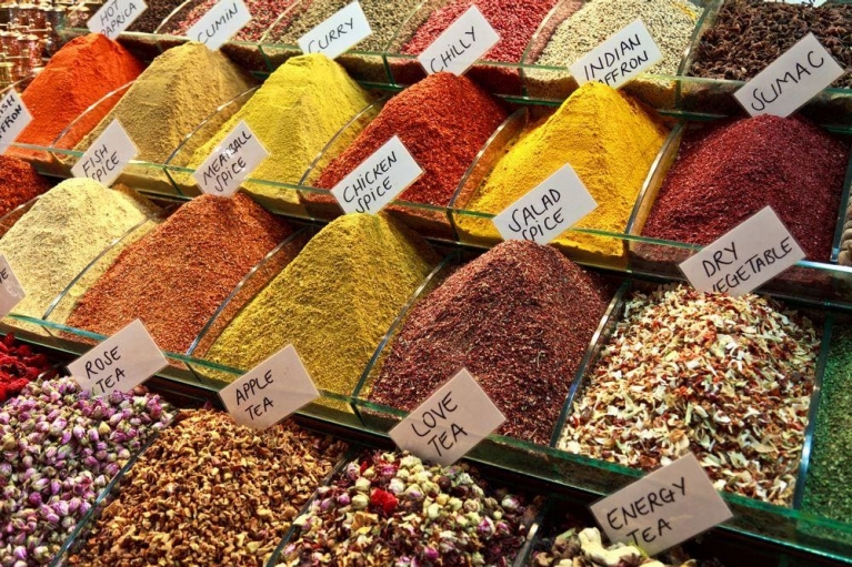  Épices et thé dans le Bazar à épices