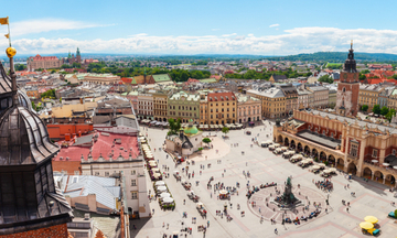 poland-krakow-main-square-cloth-hall-cheapest-cities-small