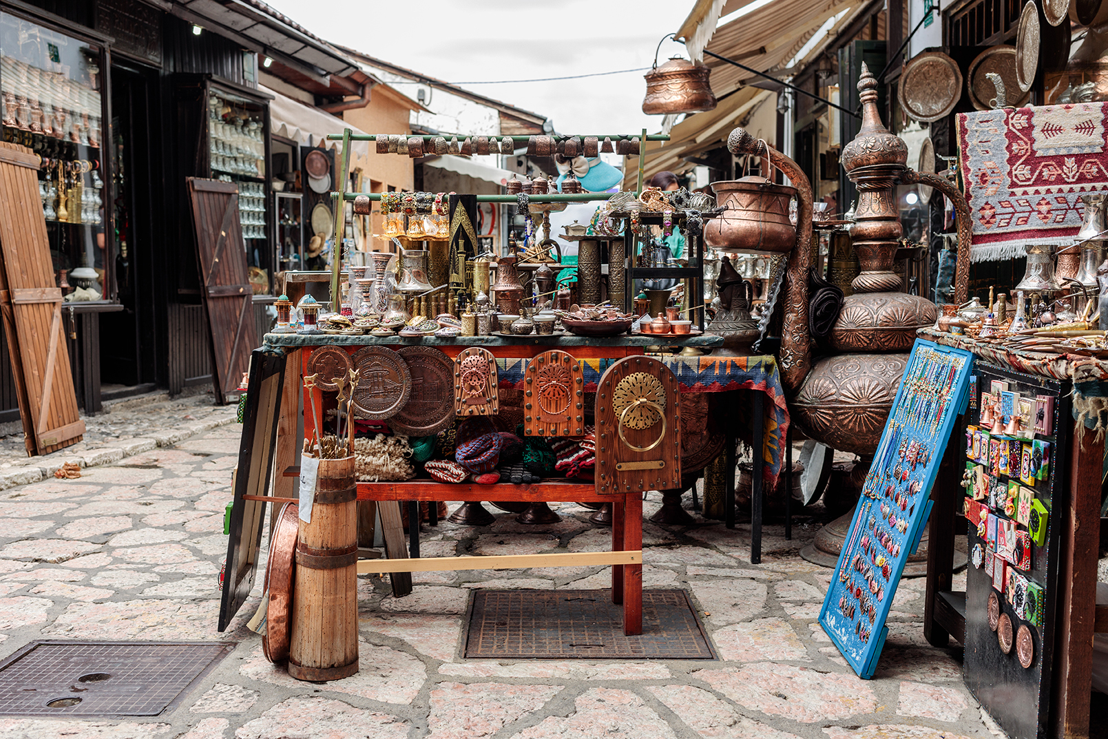 Auf dem Basar in Sarajevo treffen Ost und West aufeinander