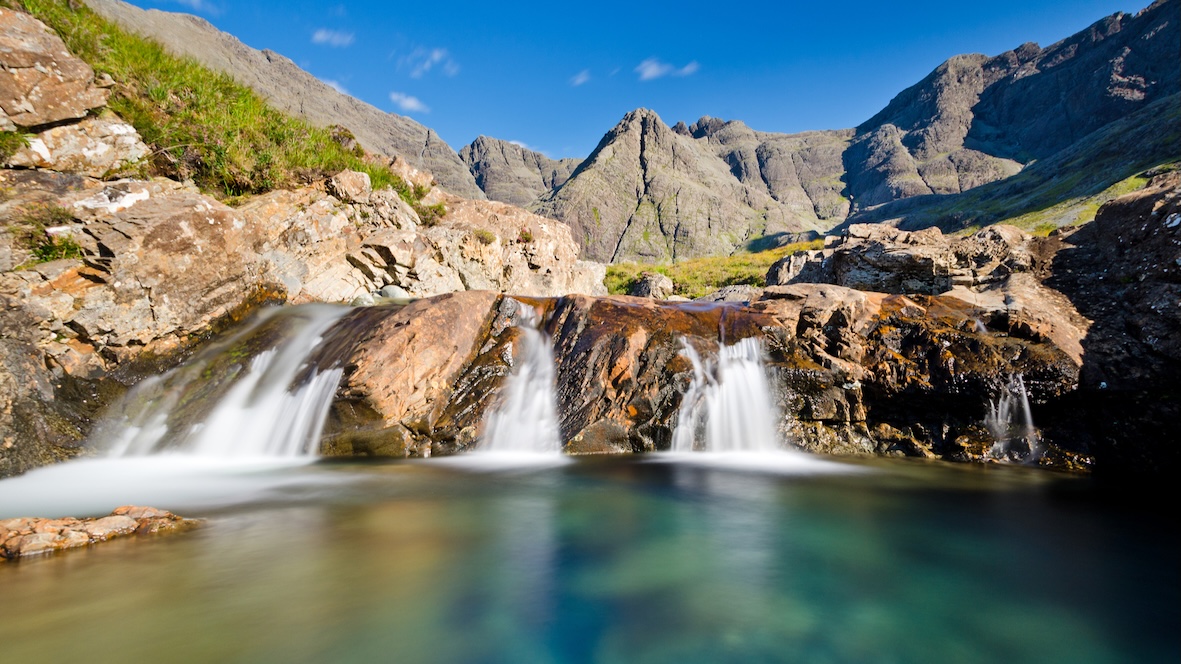 scotland-hikes-fairy-pools-watefalls