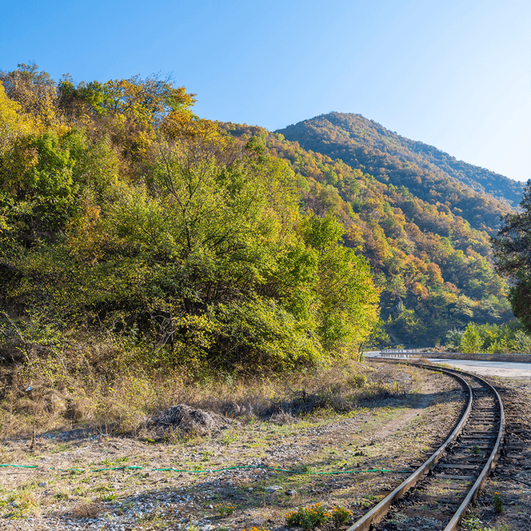 square-bulgaria-rhodope-narrow-gauge-railway-mountain-view