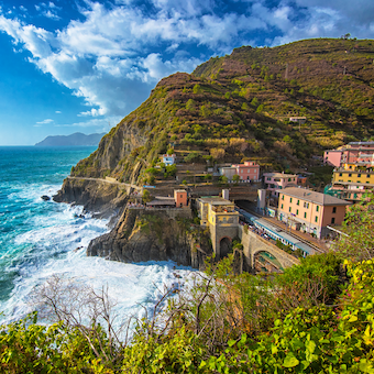 square-italy-cinque-terre-train-station-with-sea-view