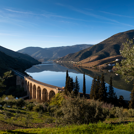 square-portugal-douro-valley-douro-river-train-tracks