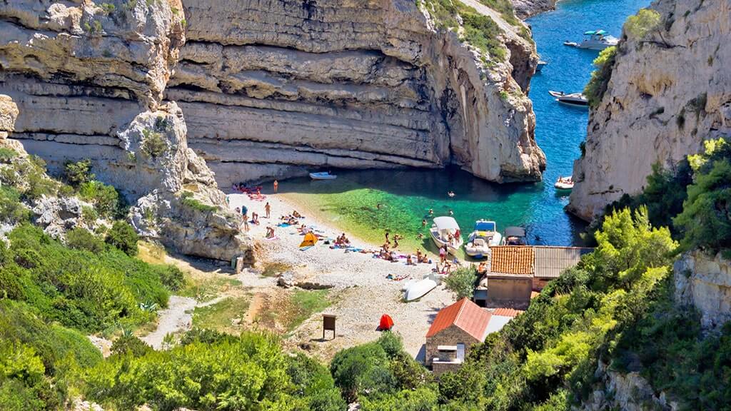 croatia-island-of-vis-beach