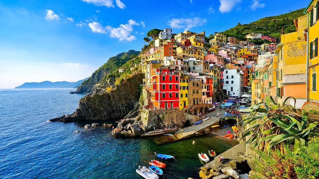 riomaggiore-cinque-terre-italy