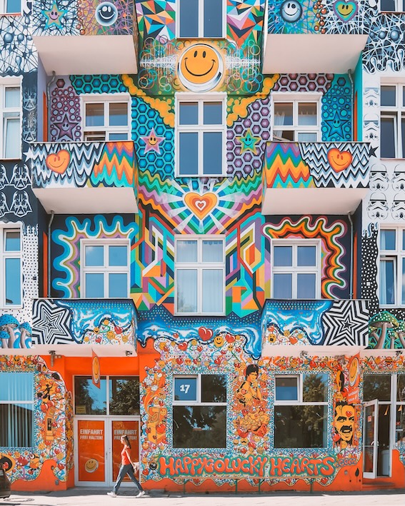 Streetart an einem Berliner Miethaus