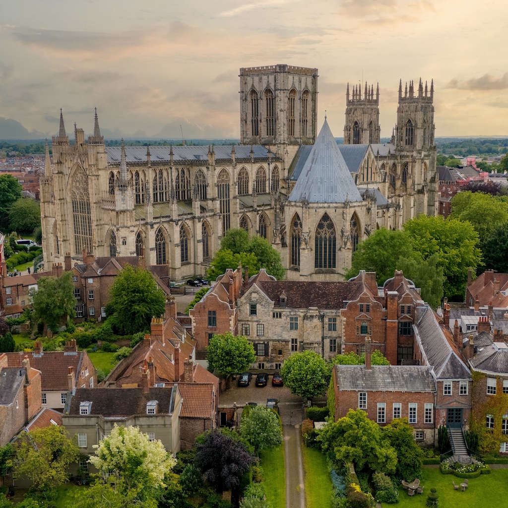 Das beeindruckende York Minster aus der Vogelperspektive betrachtet