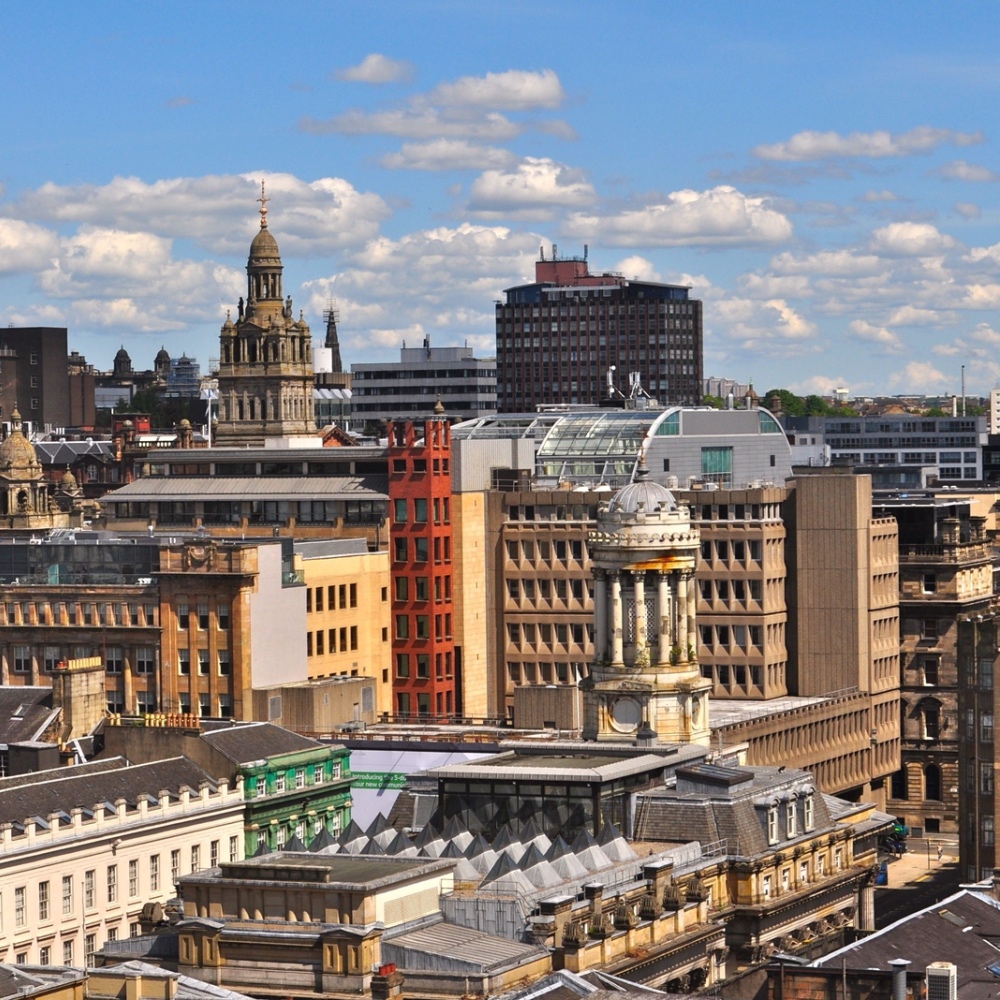 Vue aérienne des bâtiments modernes et historiques de Glasgow
